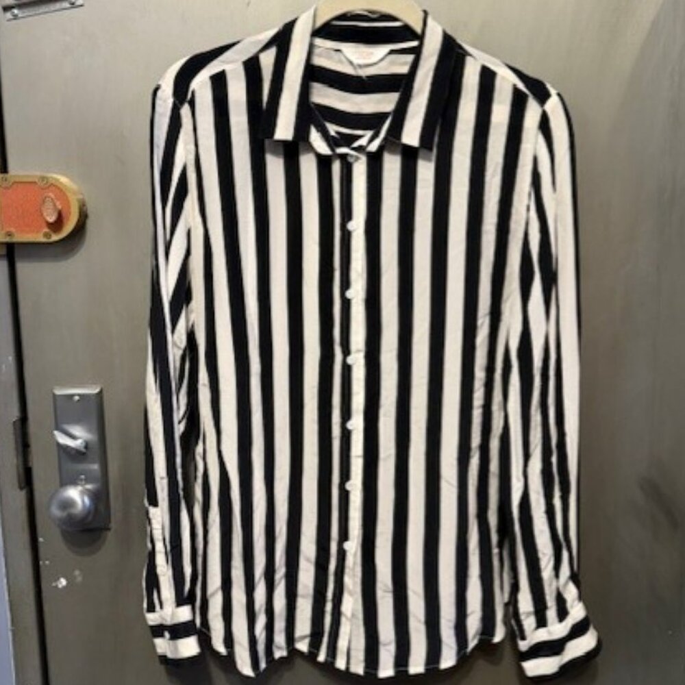 Silk blend Black & White Stripe button front blouse - Picture 6 of 16